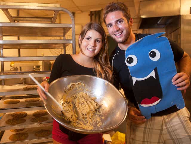 Rowan Grads Offer Students Cookies To Munch On