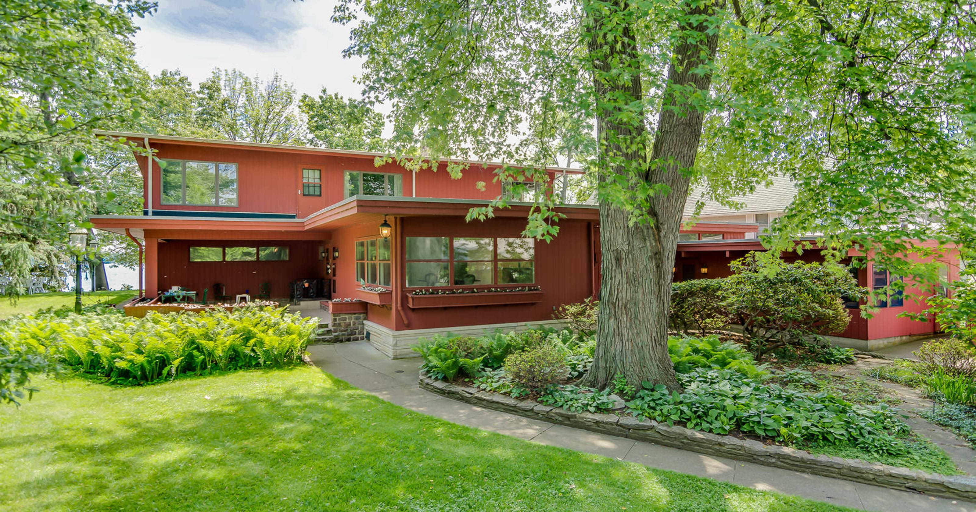 Hot Property 1.2M MidCentury home on Lake Maxinkuckee