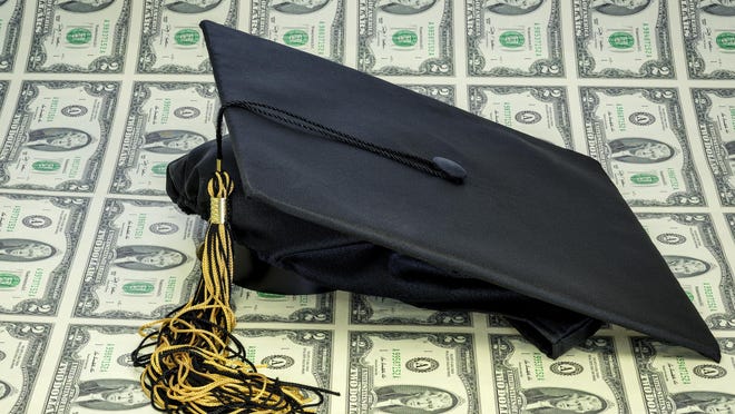 Cap for graduating on a sheet of money