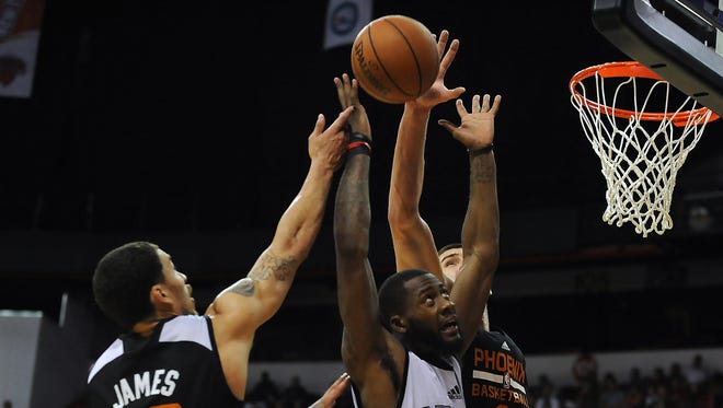 San Antonio Spurs guard Jonathan Simmons (16), shown during a summer league game against Phoenix, is a possible free agent target of the Pacers. He averaged 6.2 points with the Spurs last season.