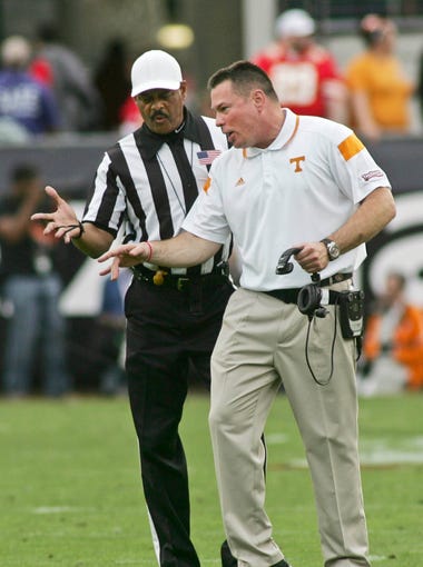 Tennessee Volunteers head coach Butch Jones (right)