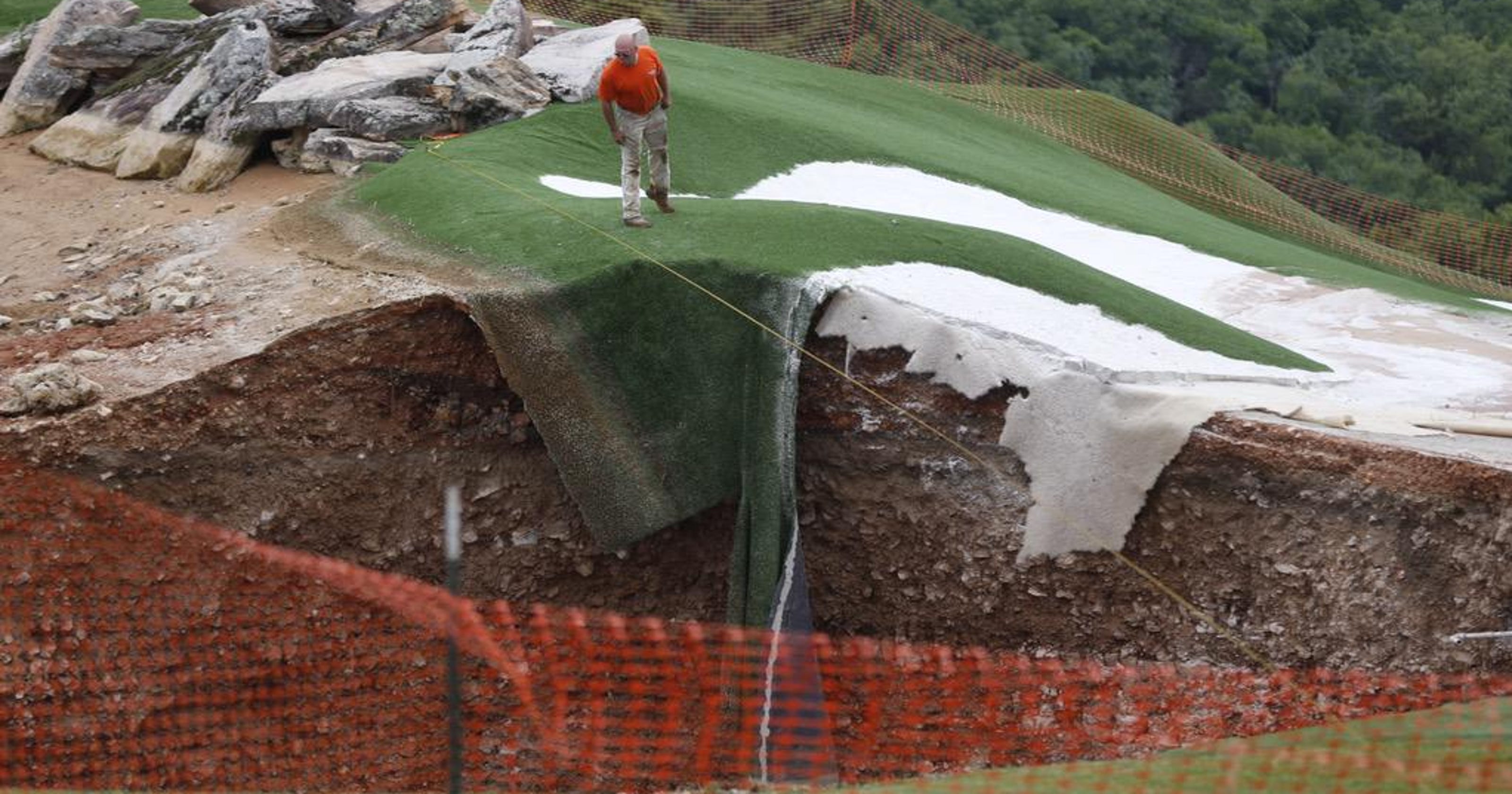 Four Sink Holes Open Up On Missouri Golf Course