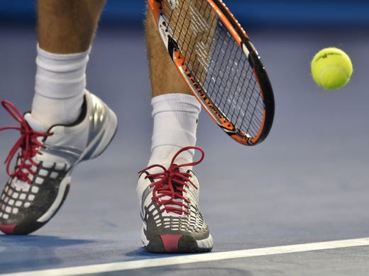 Djokovic advances to finals with 5-set win over Wawrinka