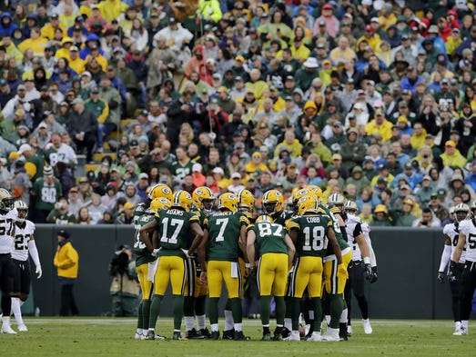 Green Bay Packers quarterback Brett Hundley (7) huddles
