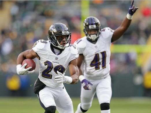 Baltimore Ravens defensive back Marlon Humphrey runs