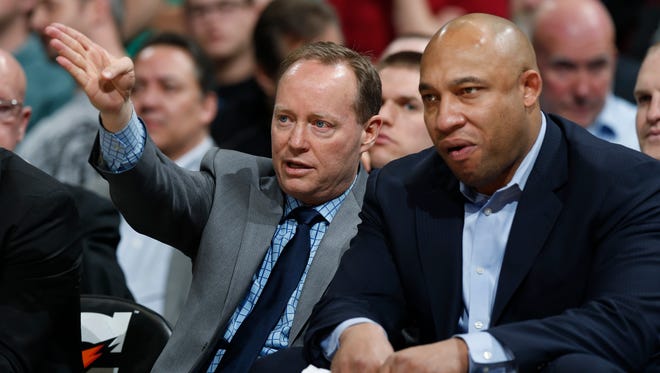 Former Piston and current Hawks assistant coach Darvin Ham, right, talks with Hawks head coach Mike Budenholzer during a game on March 11, 2015. Ham won a championship with the Pistons in 2004.
