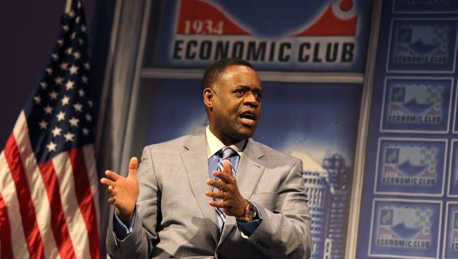 Kevyn Orr answers questions from Stephen Henderson, Detroit Free Press editorial page editor, during a Detroit Economic Club luncheon at Cobo Center in Detroit on Tuesday, Jan. 27, 2015.