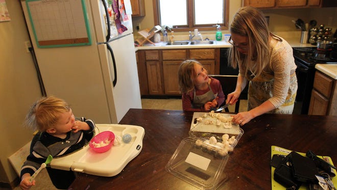 Amanda Johnson Wager gets help from her 6-year-old daughter, Danley Ross, as she prepares dinner on Tuesday, Sept. 27, 2016.