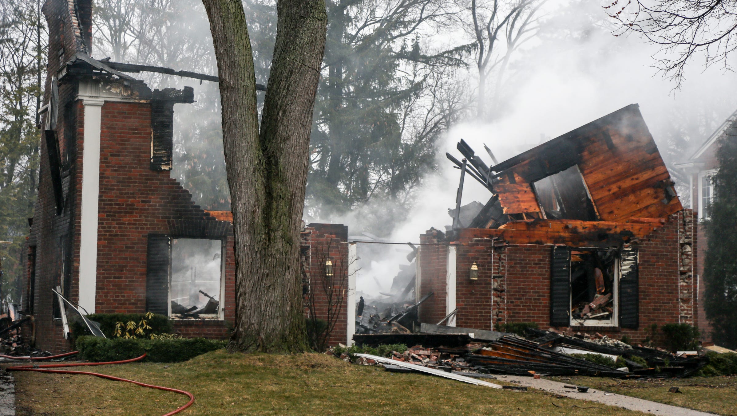 Fire in Grosse Pointe destroys three homes
