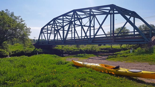 Kayaking the Pecatonica River through Darlington