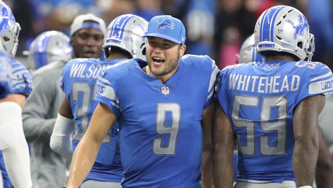 Matthew Stafford congratulates his defense in the fourth quarter of the Lions' 35-23 win over the Cardinals, Sunday, Sept. 10, 2017 at Ford Field.