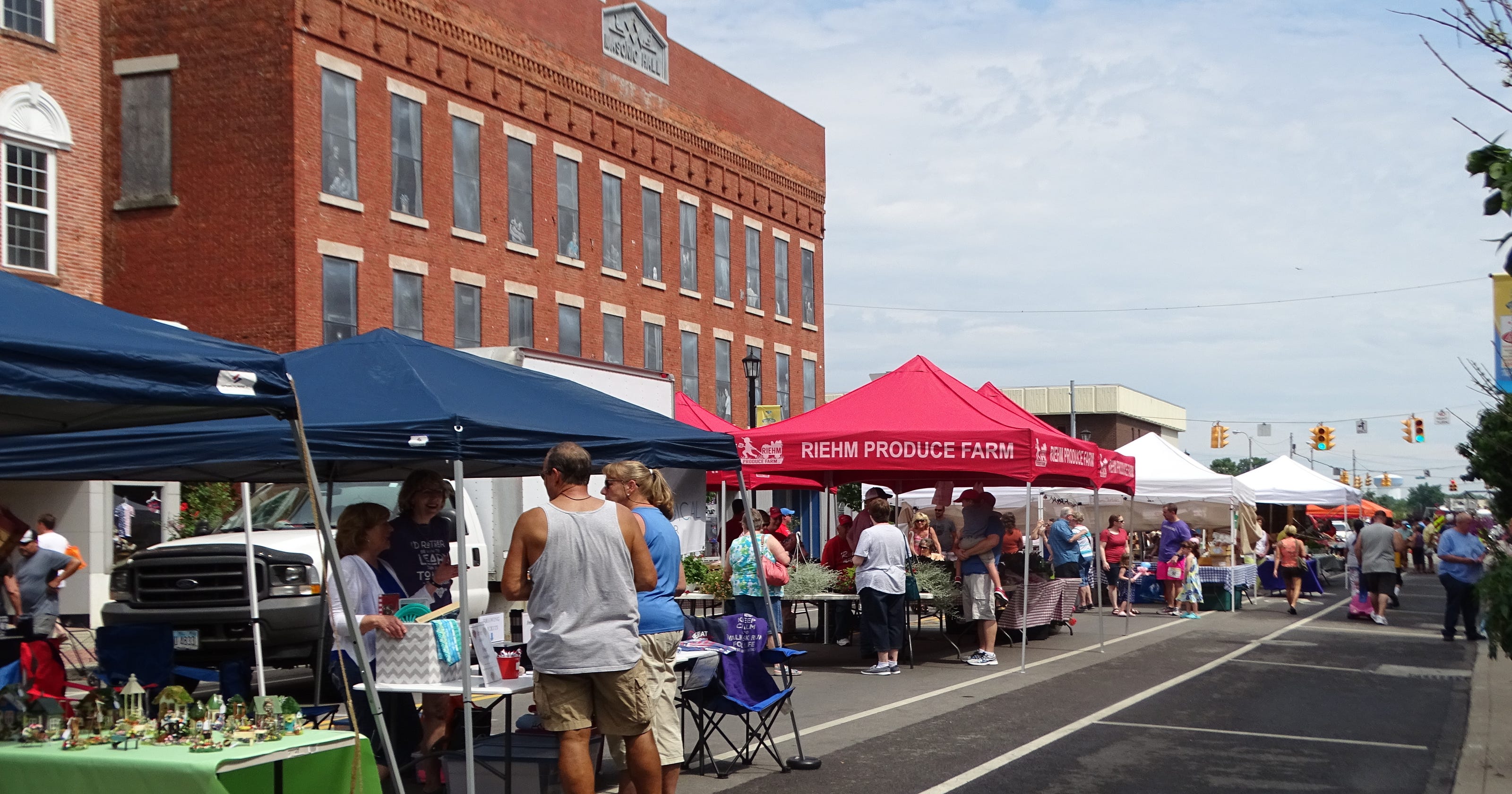 Fremont's first farmers market draws big crowd
