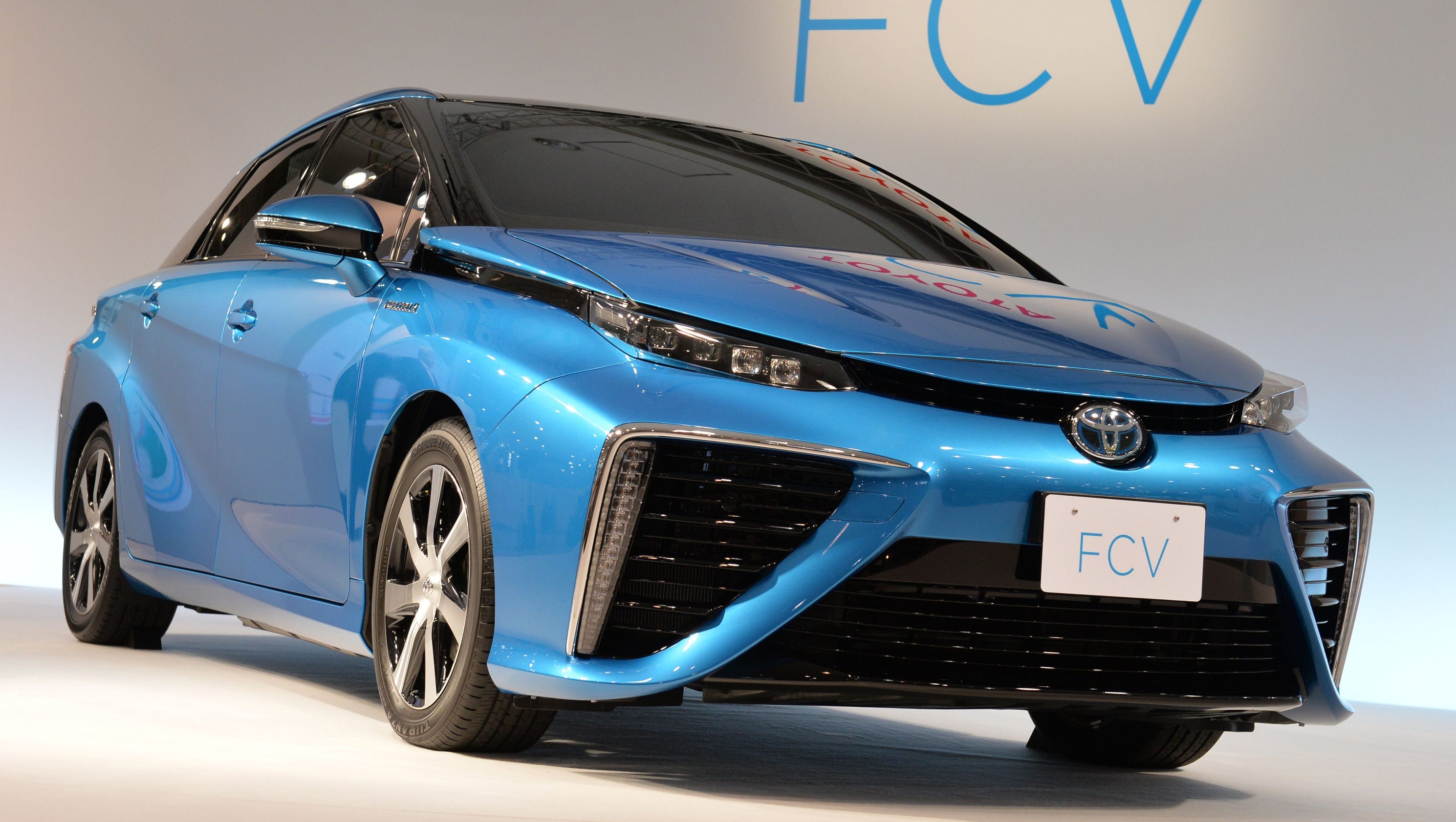 Toyota s Hydrogen Fuel Cell Electric Vehicle