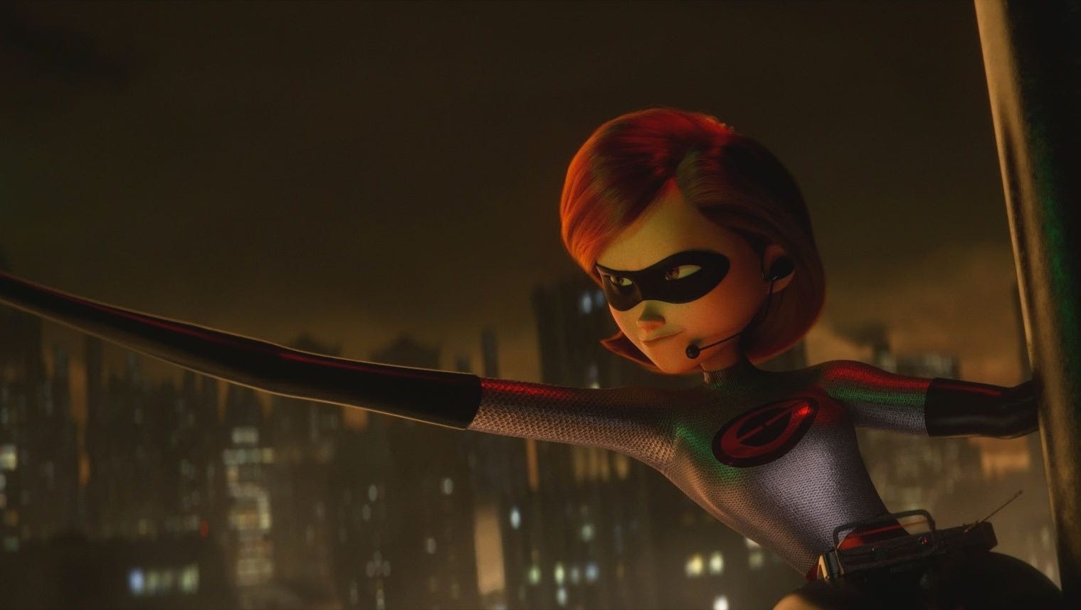 Elastigirl extends herself to take on primary