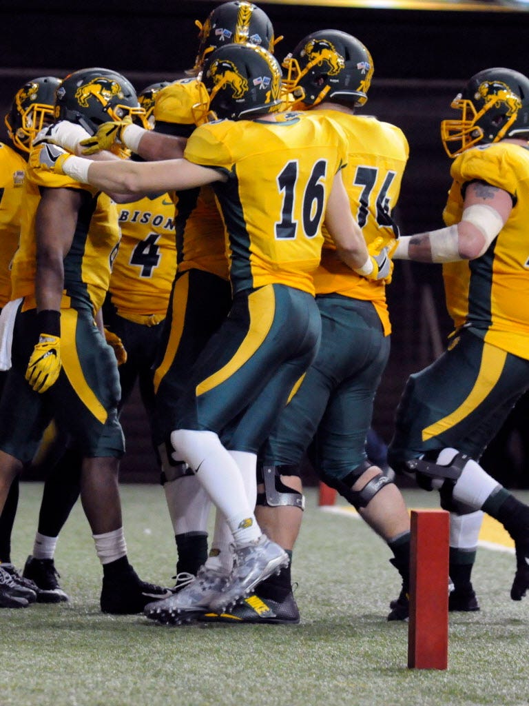 North Dakota State Returns To Fcs Title Game With Rout Vs Sam