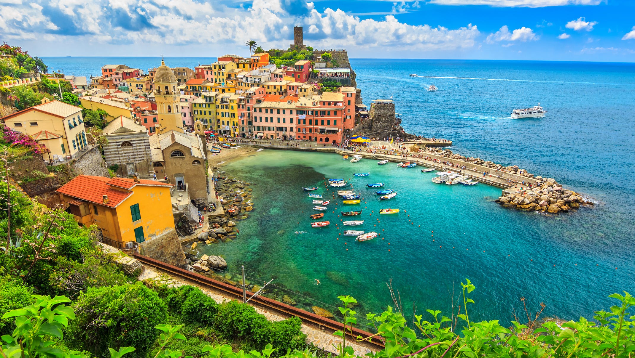 Exploring Cinque Terre: A Traveler’s Guide to Italy’s Enchanting 