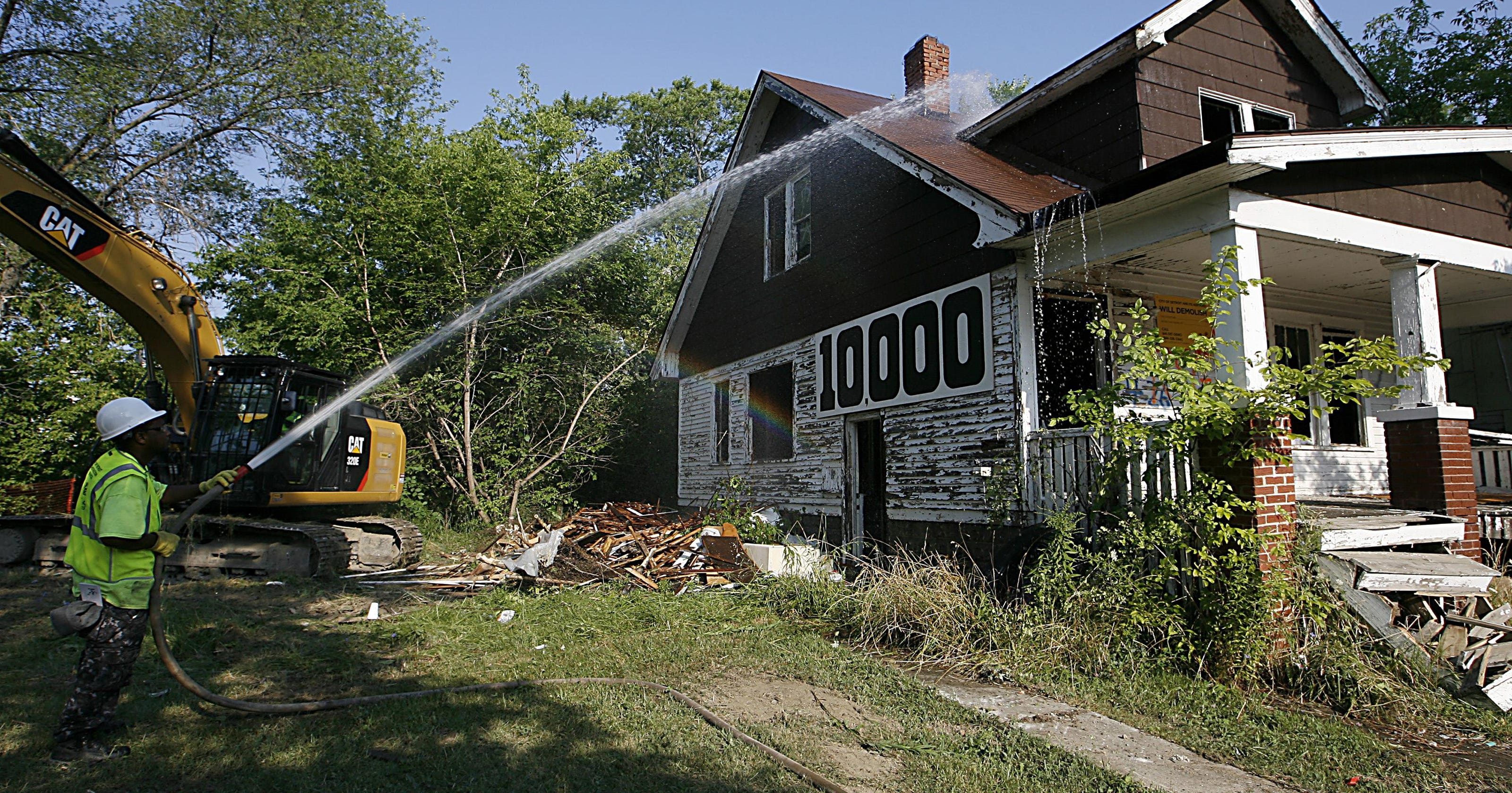 Detroit land bank demolition program director resigns
