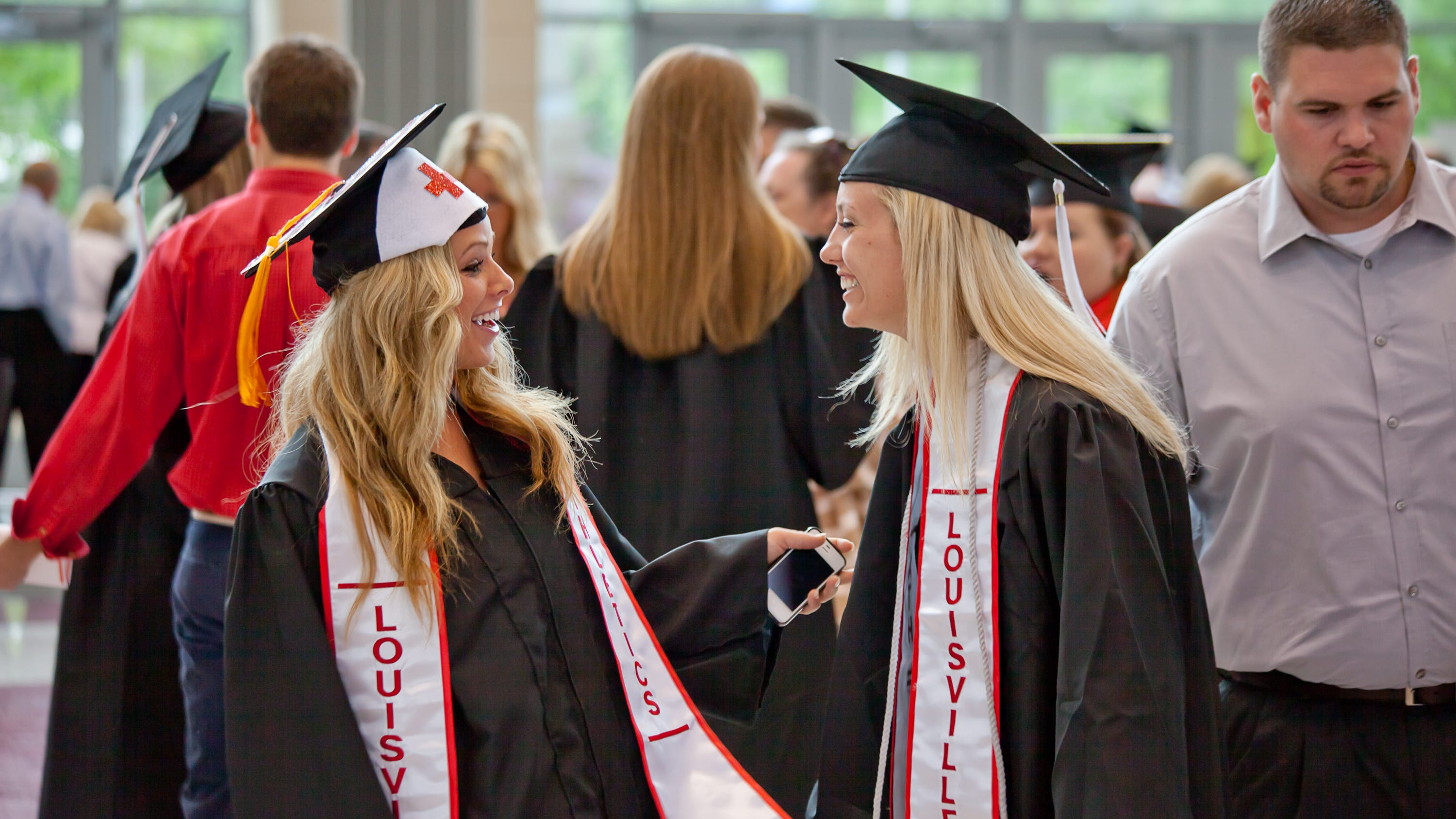 U of L commencement graduates 2,900 students