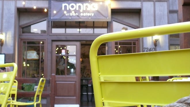 Εστιατόριο Urban Nona στην Παλιά Πόλη στο Scottsdale.
