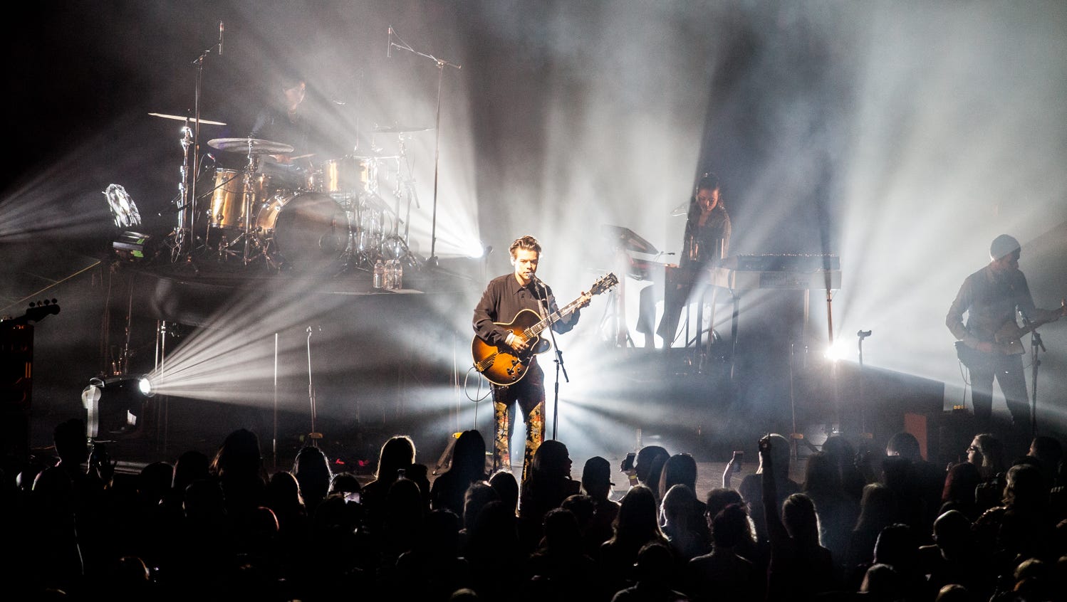 Harry Styles Emerges As A Rock Star In His Own Right In Phoenix