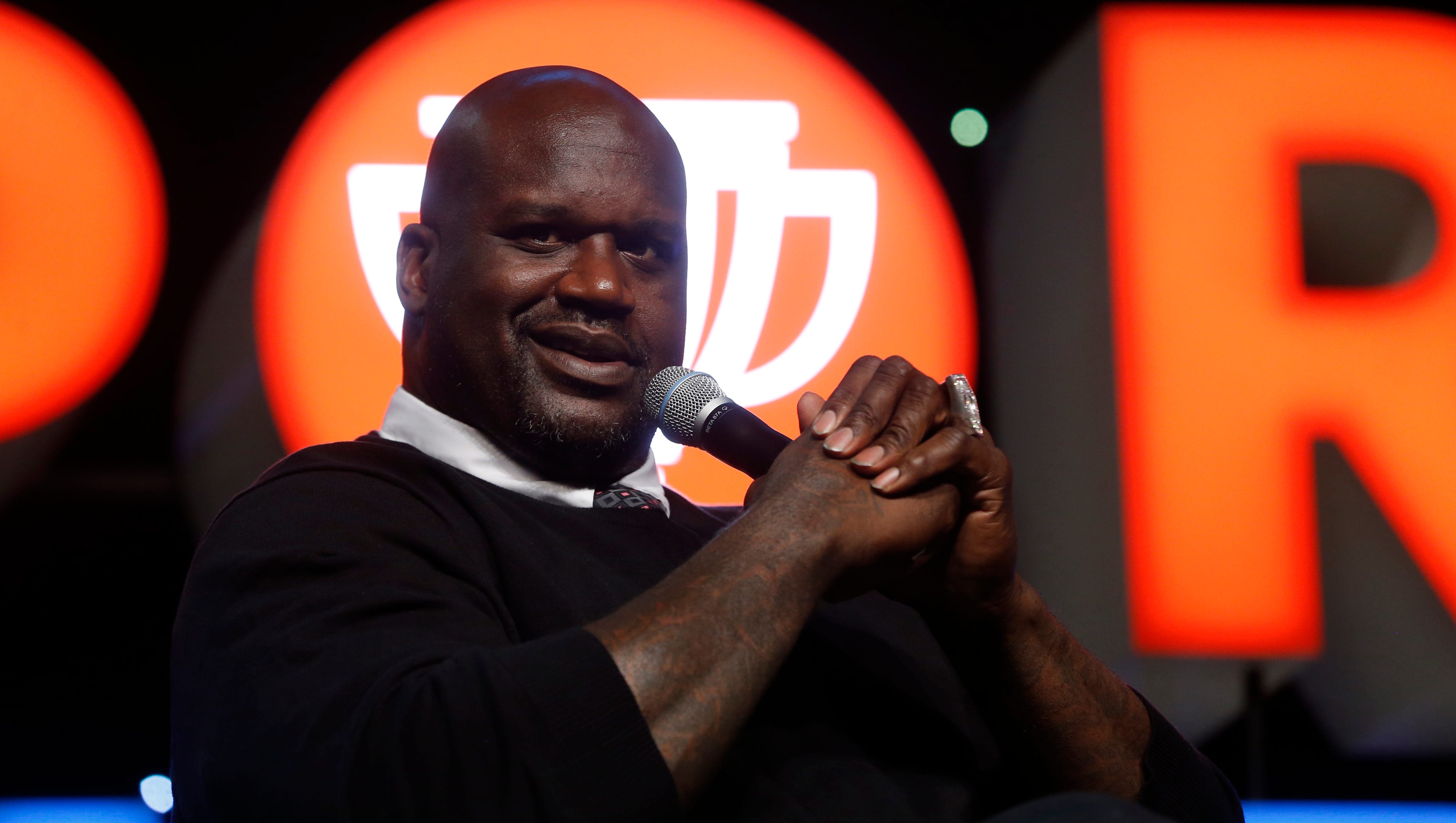 Shaq gives singing some 'white-boy classics' a shot in Iowa