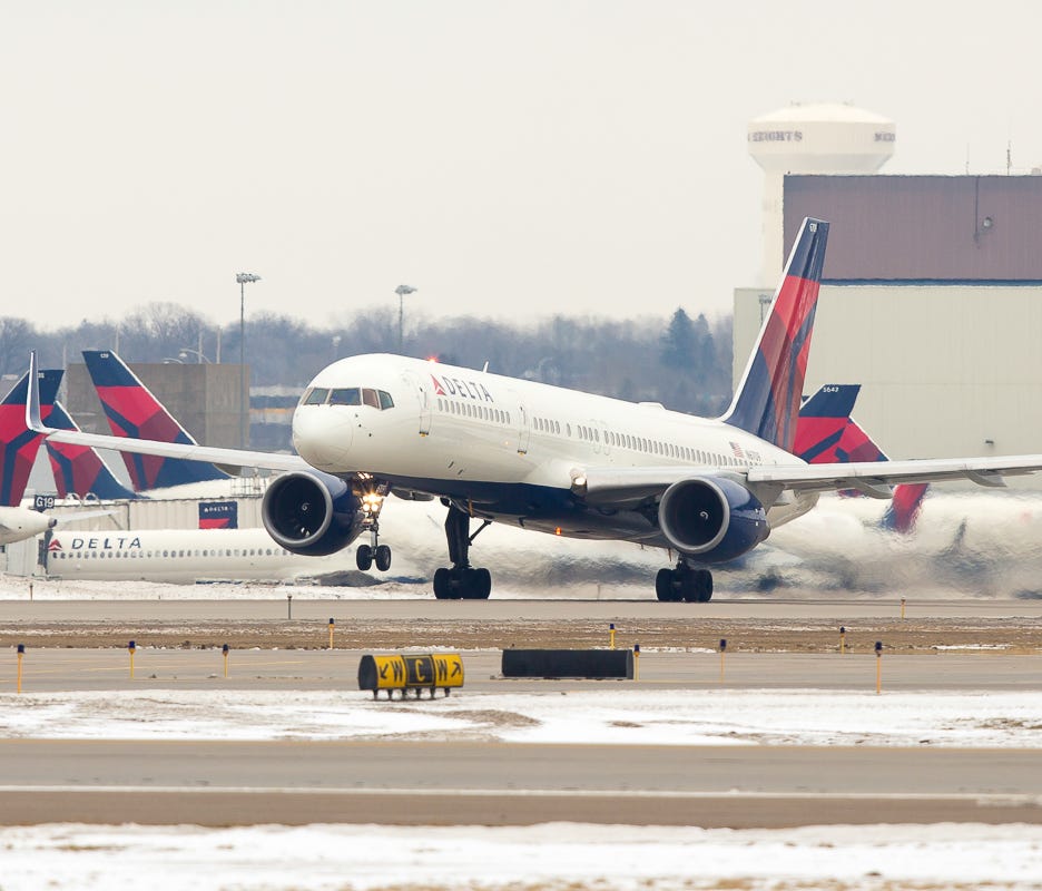 A Delta Air Lines Boeing 757-200 takes off from Minneapolis St-Paul International Airport in January 2017.