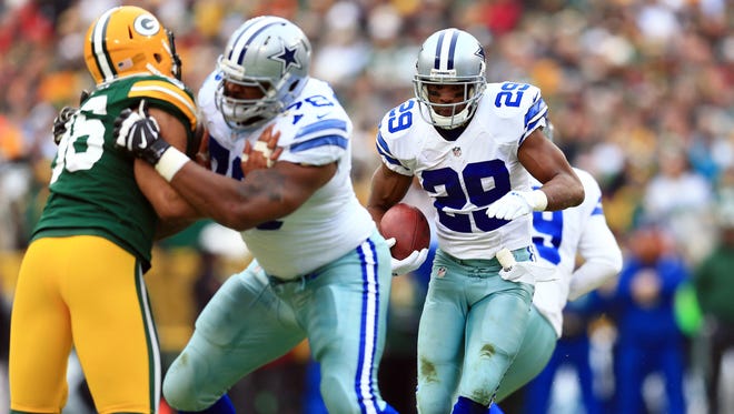 Jan 11, 2015; Green Bay, WI, USA; Dallas Cowboys running back DeMarco Murray (29) runs against the Green Bay Packers in the first half in the 2014 NFC Divisional playoff football game at Lambeau Field.