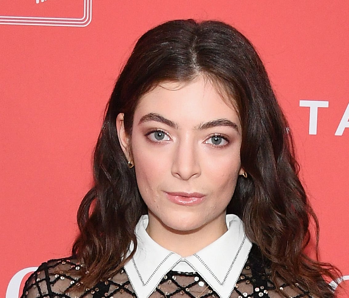Lorde issued an apology on Thursday after posting a photo of an empty bathtub with Whitney Houston lyrics. Houston died in a bathtub in 2012.