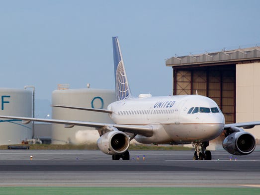 A United Airlines Airbus A319 waits to cranky a runway