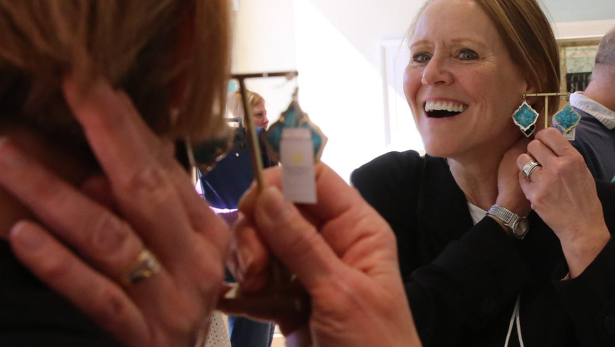 Photos Von Maur opens at Corners of Brookfield