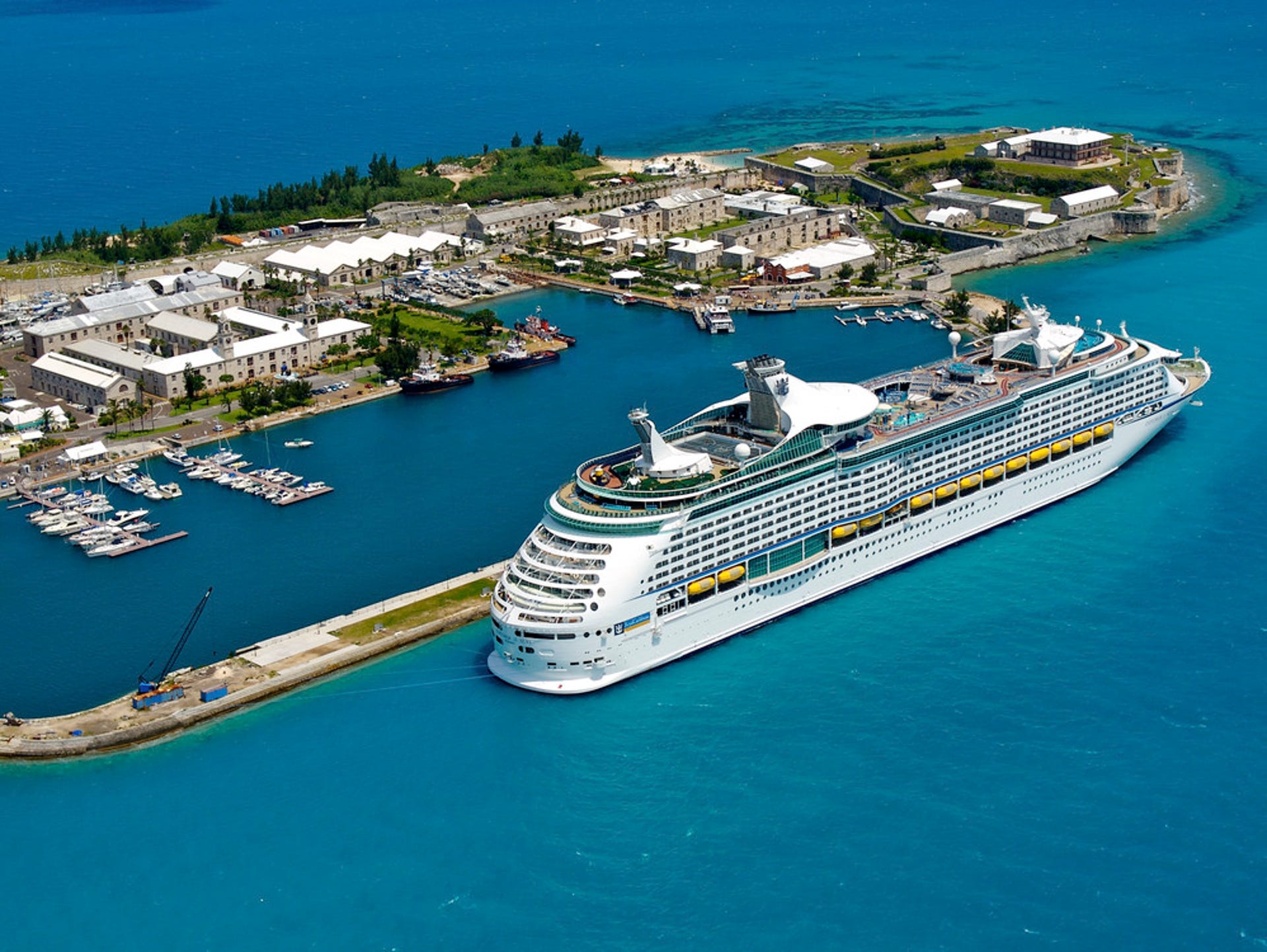 cruise lines that travel to bermuda