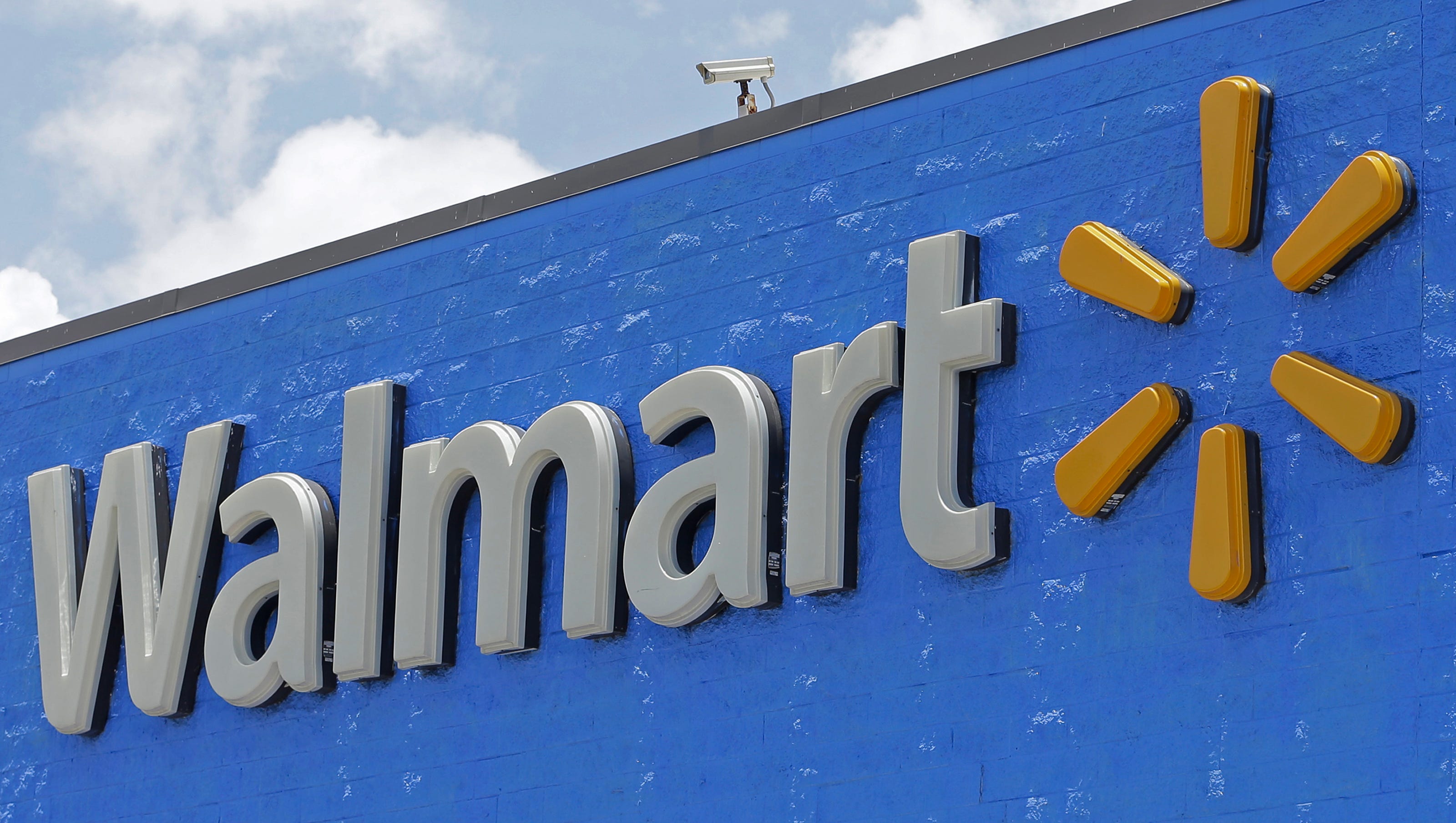 20 Year Old Sues Dick S Sporting Goods Walmart Over New Gun Policies