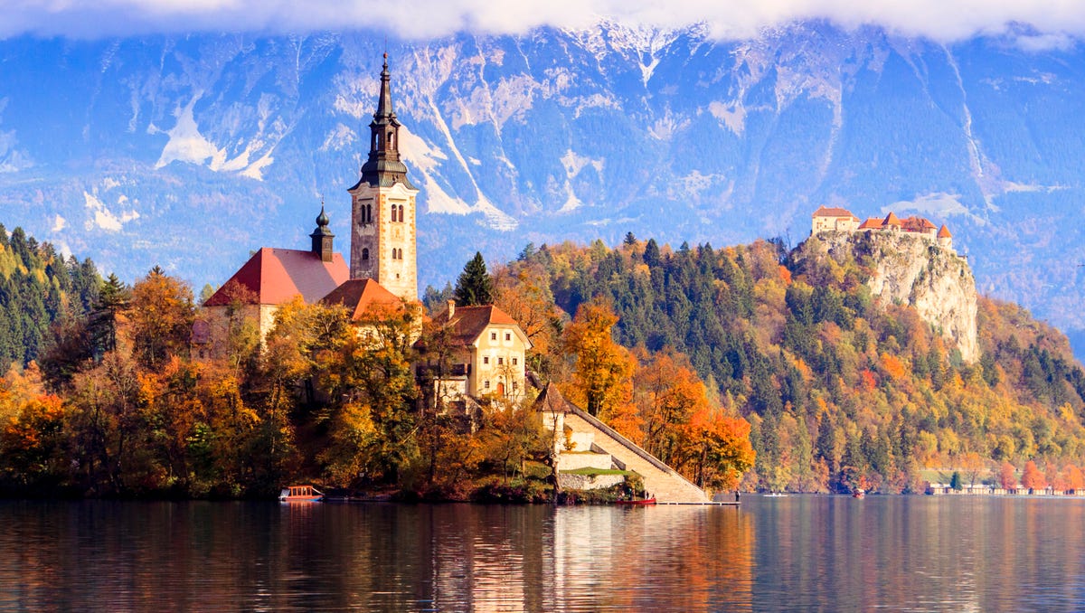 Beautiful churches around the world : An amazing picture showing a gorgeous scenery. Its colors are just bold and combination perfectly. The composition looks great, and the particulars are also extremely sharp.
