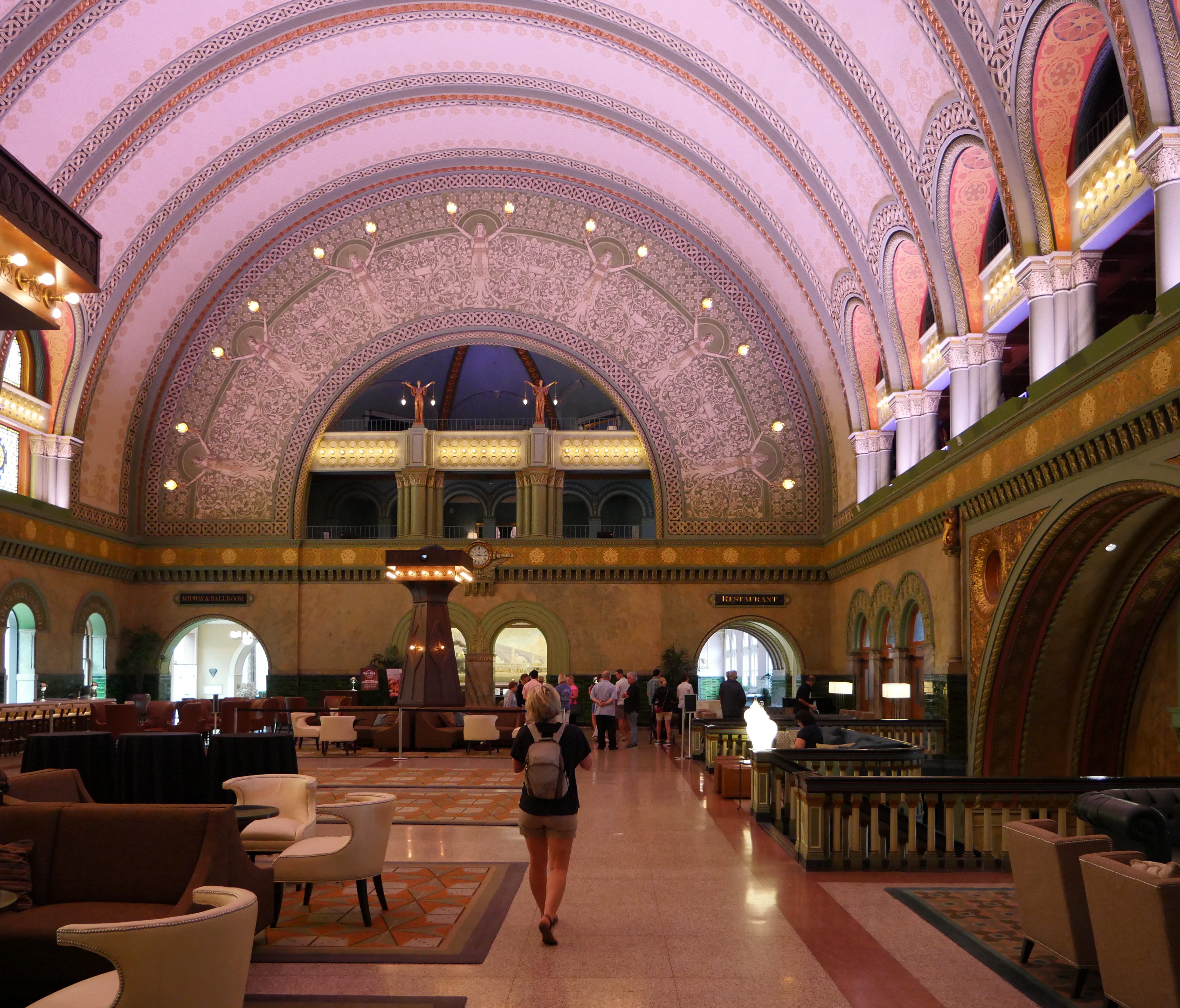 St. Louis Union Station Hotel's 65-foot barrel vaulted ceiling features a high-def light show each day.