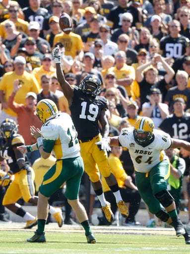 Iowa safety Miles Taylor (19) tries to block a pass