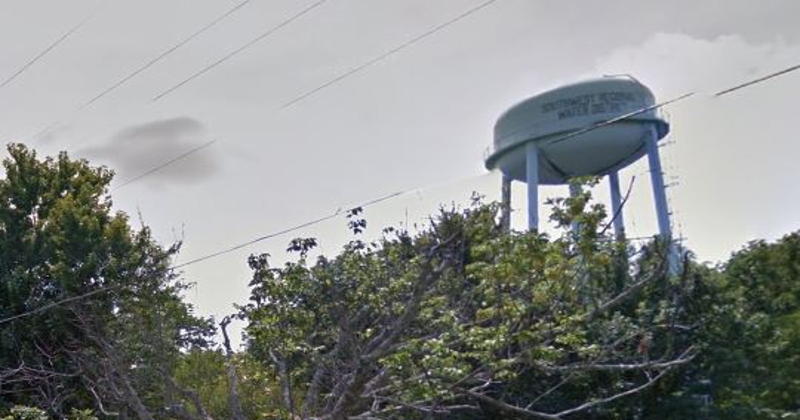 Officials ID painters who died after water tower fall