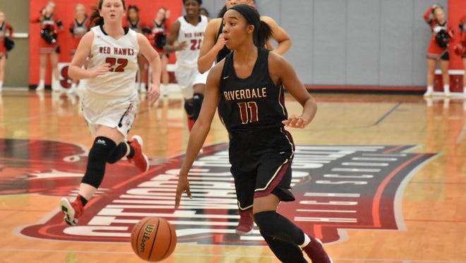 Riverdale's Aislynn Hayes scored 17 points in an 80-65 win over 14th-ranked (nationally) Riverdale Baptist (Md.) Friday for third place in the Nike Tournament of Champions in Phoenix.