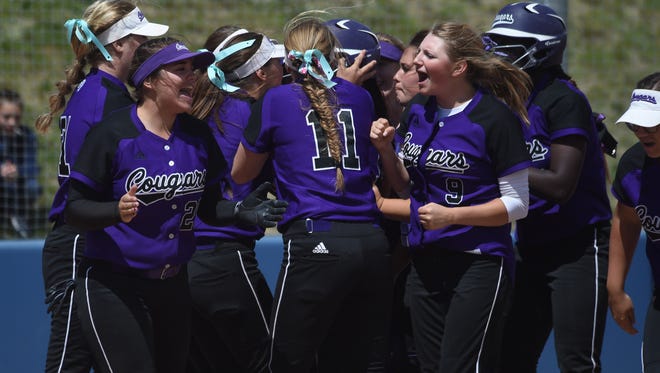 Spanish Springs celebrates after beating Rancho to win the 4A state softball title in 2016.
