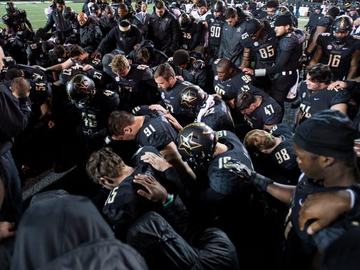 Vanderbilt players huddle after Vanderbilt's 45-17