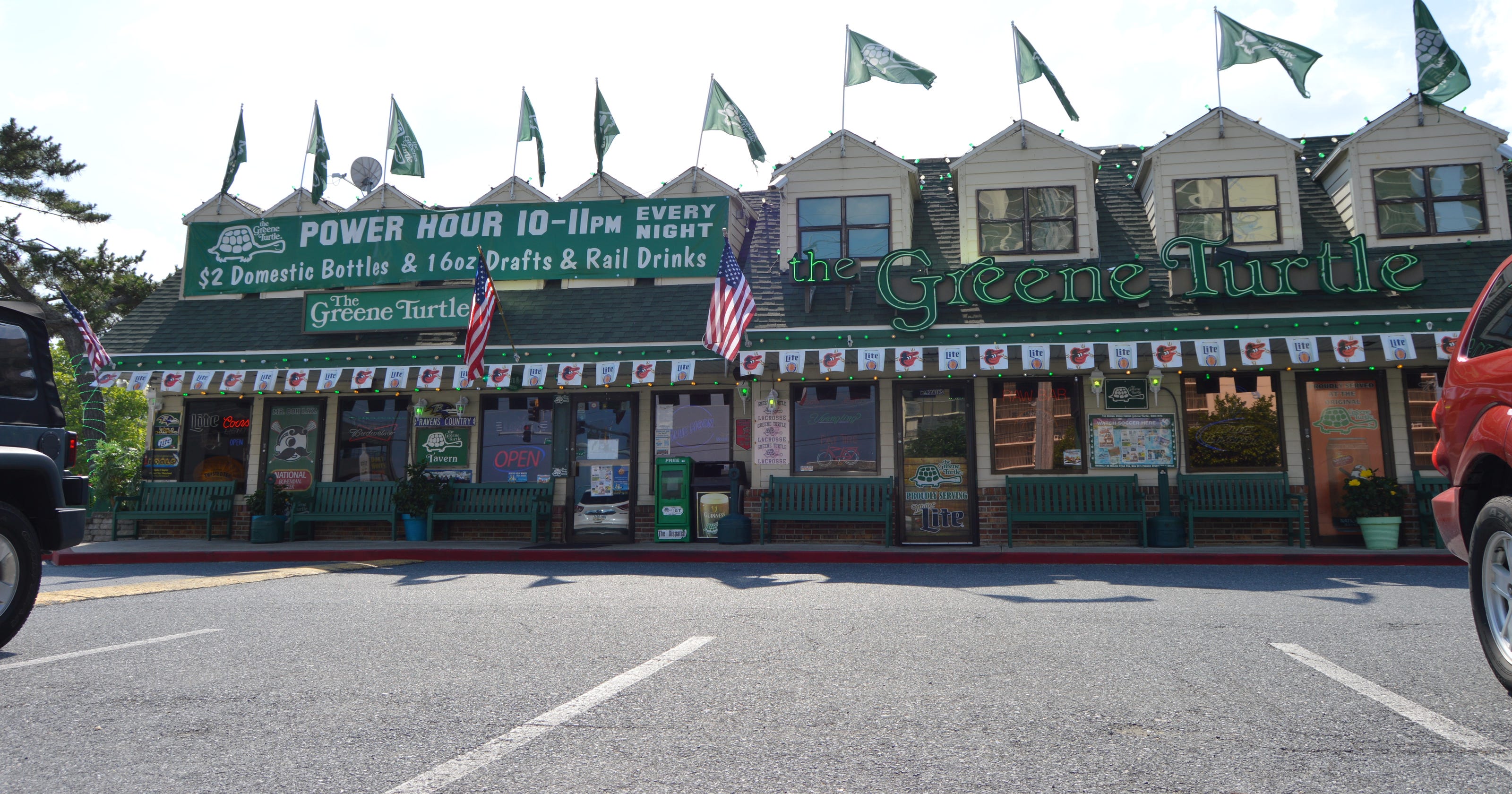 Greene Turtle announces new happy hour specials