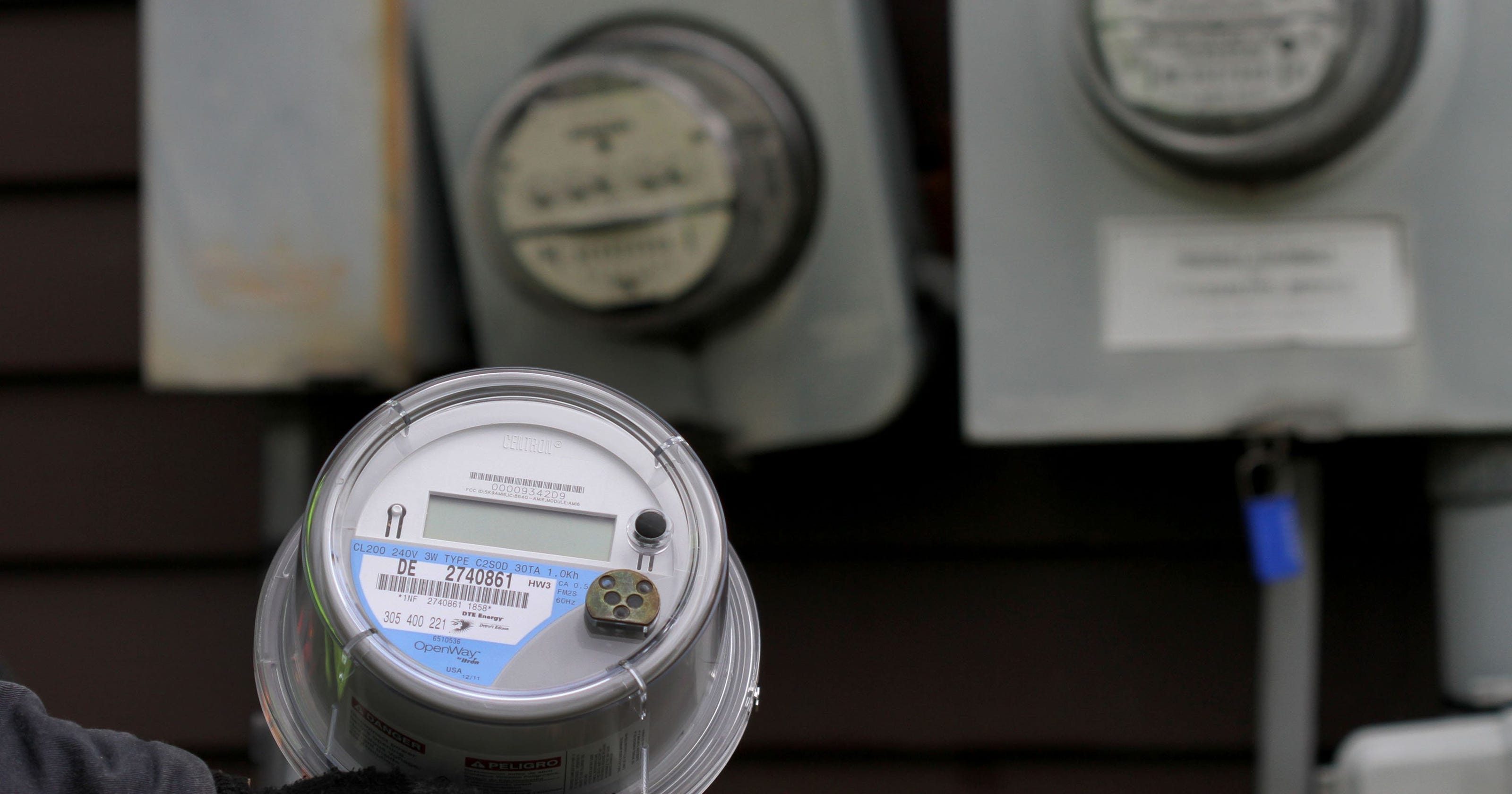 Issue of smart meters draws crowd to Lansing