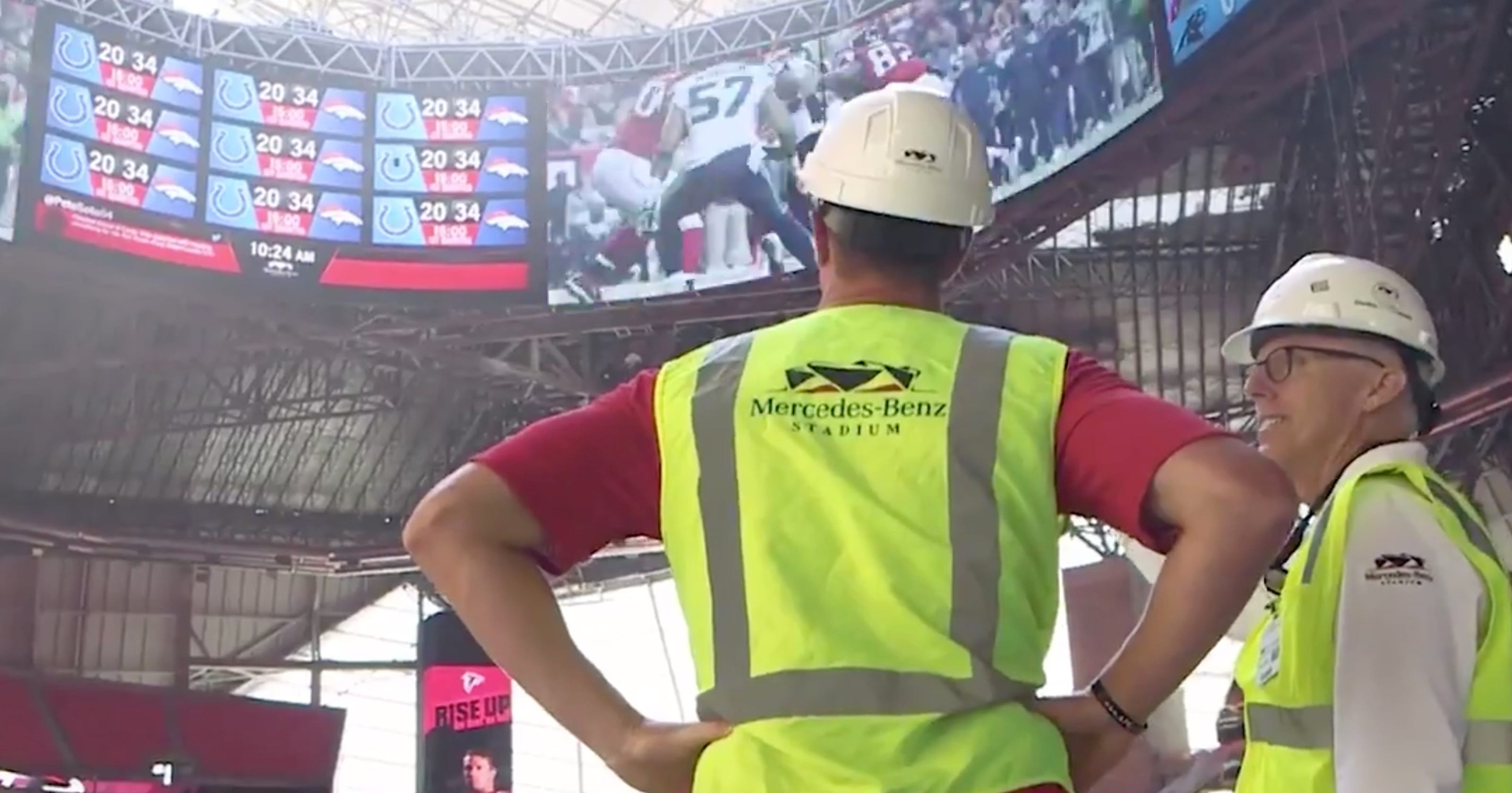 Ryan Amazed Seeing Falcons 360 Degree Videoboard
