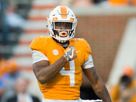 Tennessee running back John Kelly (4) celebrates a