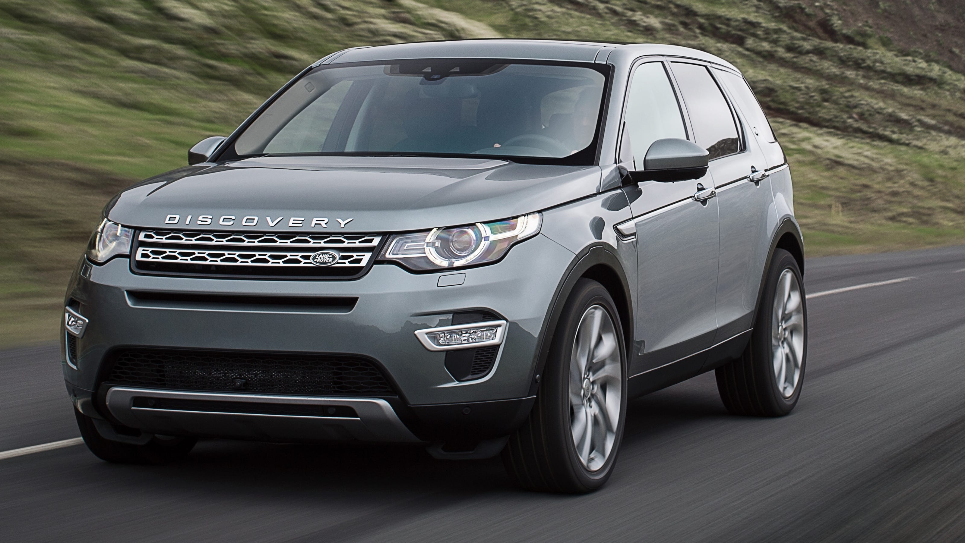 Land Rover reveals new Discovery Sport SUV