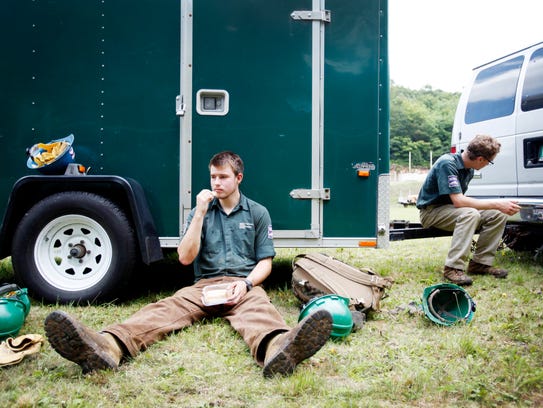 Sunday Frame: Youth conservation corps work along Blue ... Sunday Frame: Youth conservation corps work along Blue ...