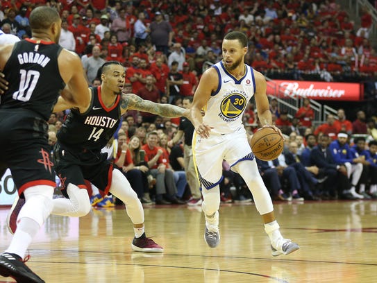 Golden State Warriors guard Stephen Curry (30) moves