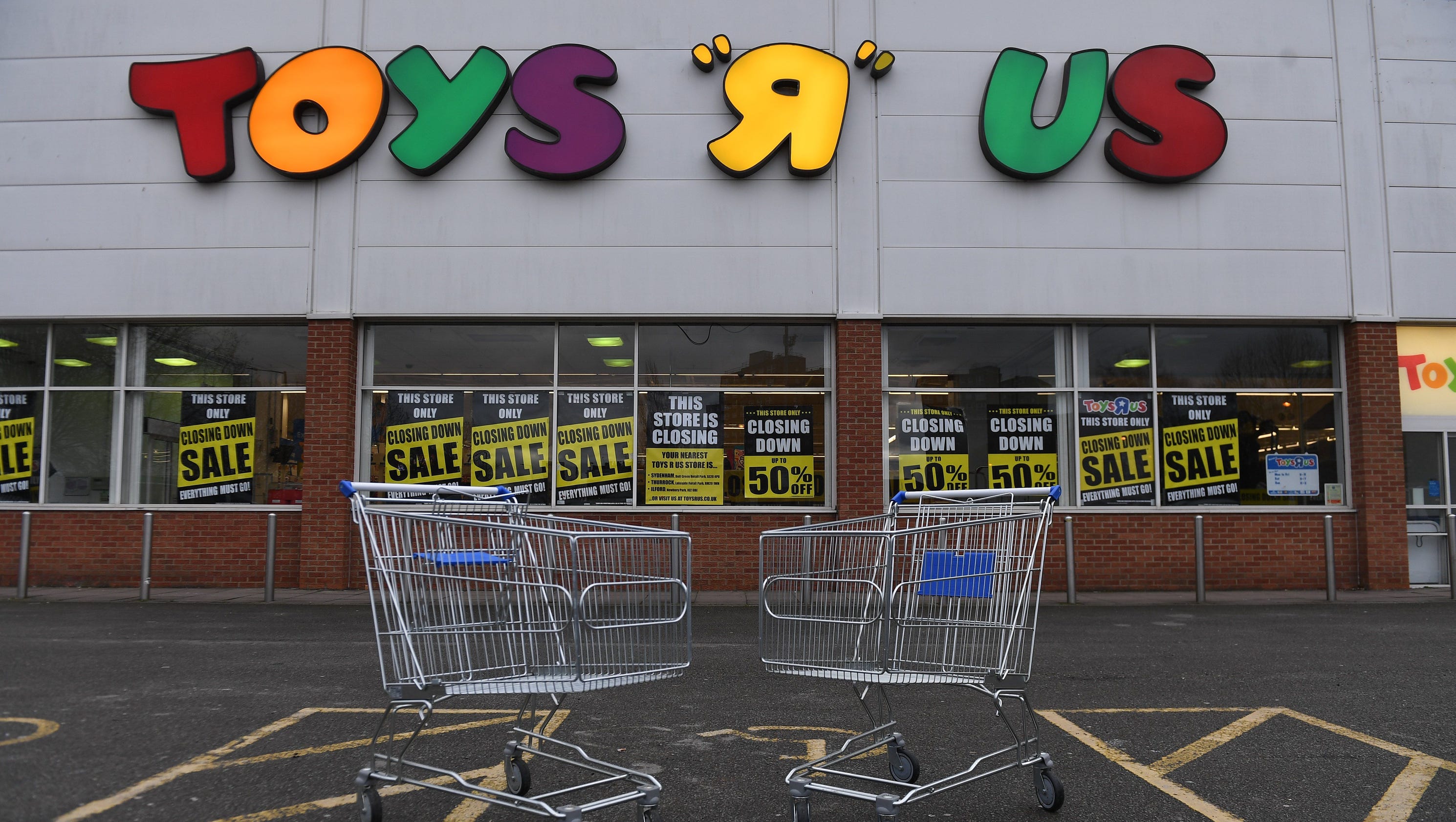 Toys R Us liquidation: Company appears to be running out ...