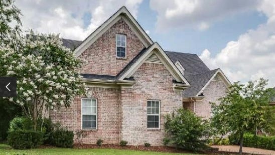 This four-bedroom Brentwood home has two master bedrooms. Features include a formal dining room, two separate entrances for entertaining, a bonus room and a hobby room.