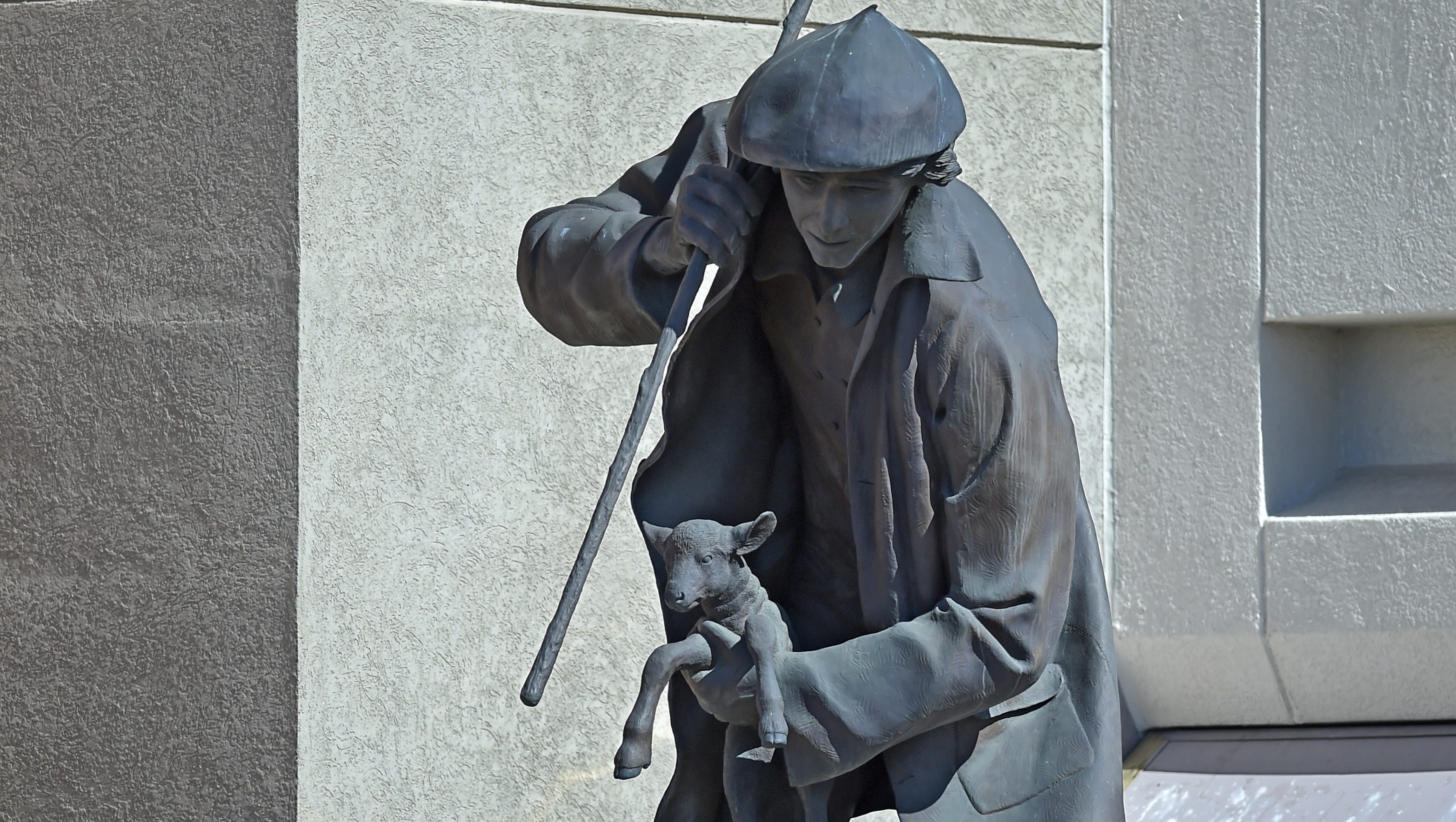 UNR to get Basque sculpture that has been outside of Sparks Nugget for ...