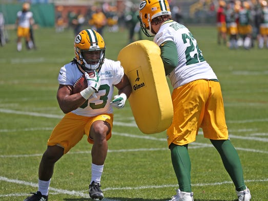 Green Bay Packers running back Aaron Jones (33) during